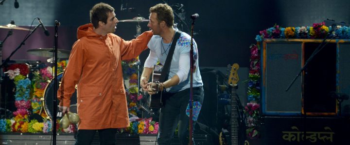 Liam Gallagher y Chris Martin cantan ‘Live Forever’ en el concierto de Manchester