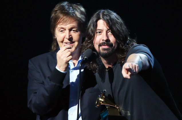 PAUL MCCARTNEY TOCA LA BATERÍA EN EL RECIENTE DISCO DE FOO FIGHTERS.