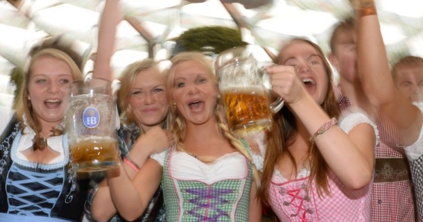 Se necesitan hombres en este país, por ley te darán facilidades y el gobierno te mantiene