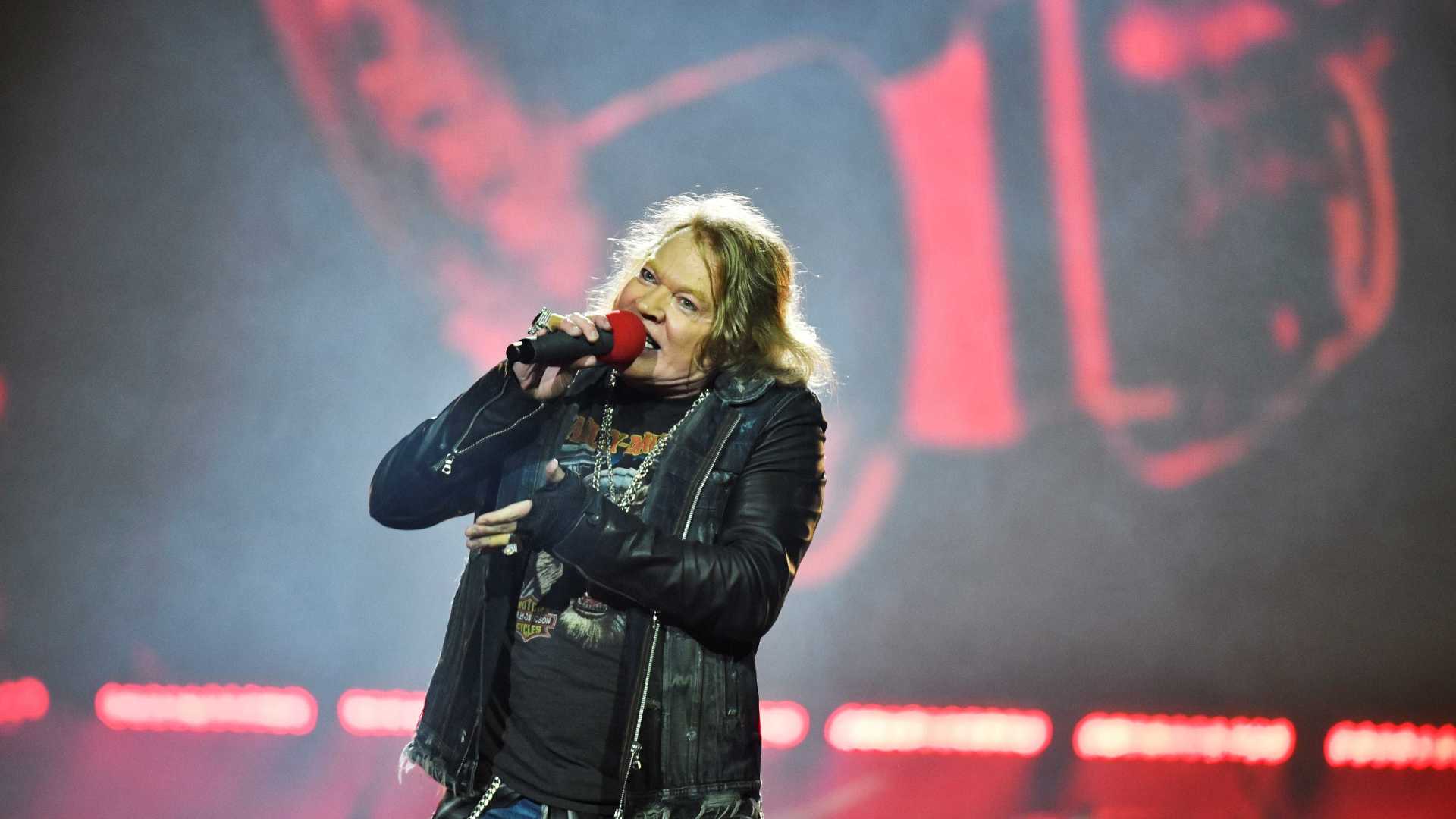 Guns N’ Roses exclui de lançamento música que ataca gays e imigrantes