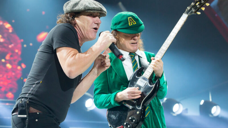 The Darkness y Skunk Anansie saludan a AC / DC en el 40 aniversario de «Back In Black»