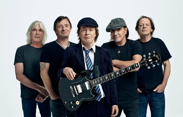 Angus Young desvela por qué AC/DC esperó dos años hasta publicar “Power Up” desde su grabación en 2018