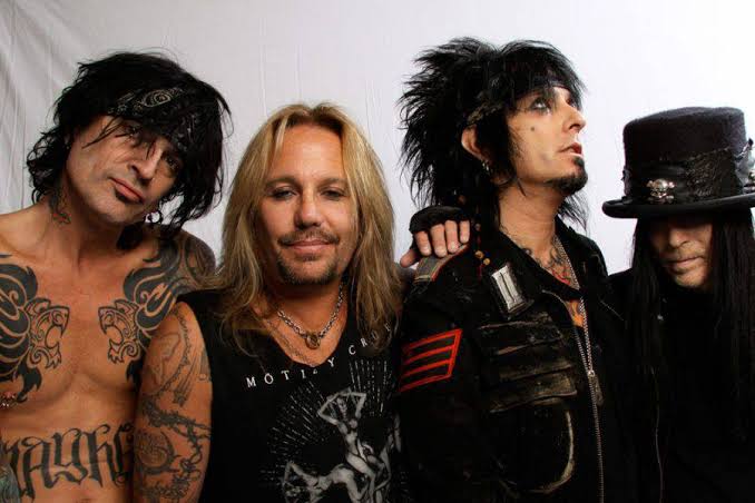 Intentan estafar a fans de Mötley Crüe