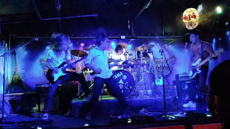 Arcontes: Apuestan por revivir la esencia de las bandas de rock de las épocas doradas.