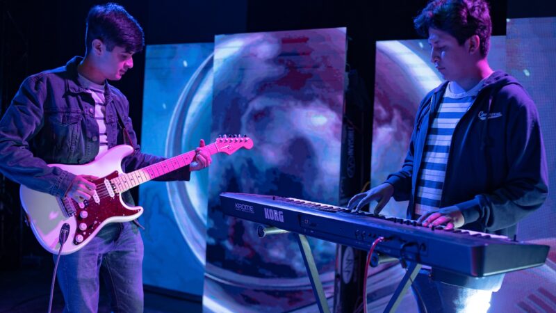 La banda Sheriff Thomas nos deja ansiosos por mas de su música con el tema «Astronautas»